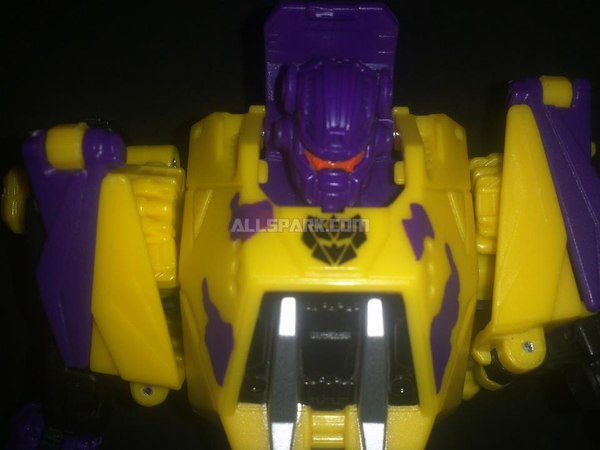 Transformers Fall Of Cybertron G2 Bruticus Out Of The Box Images  (4 of 43)